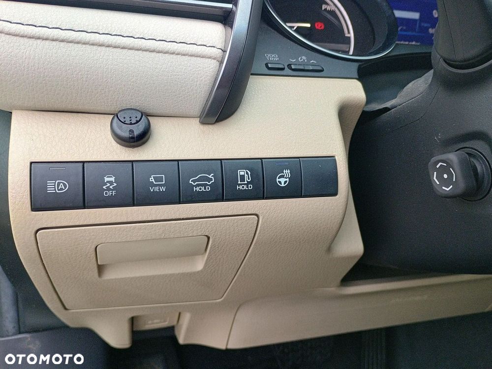 Toyota Camry 2.5 Hybrid Executive CVT - 17