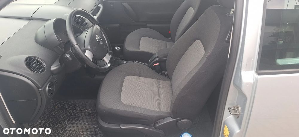 Volkswagen New Beetle - 11