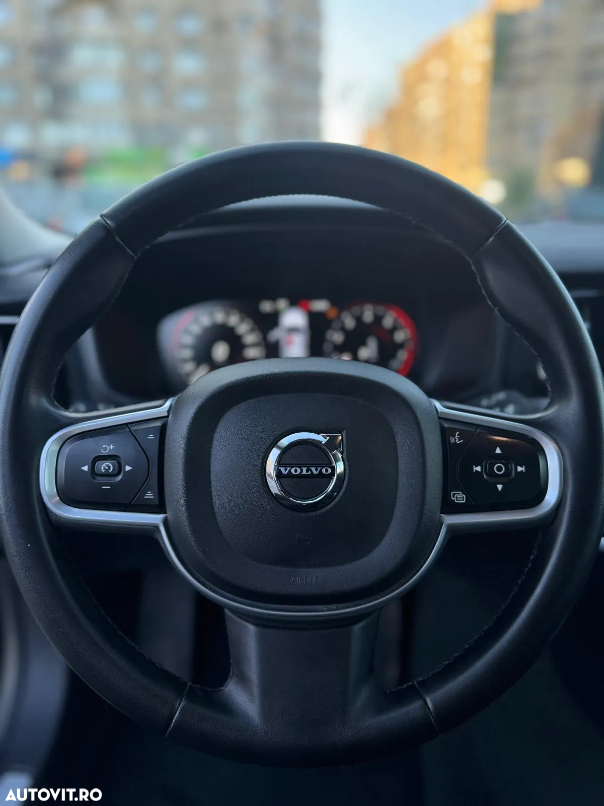 Volvo V60 B3 B DKG Momentum - 15