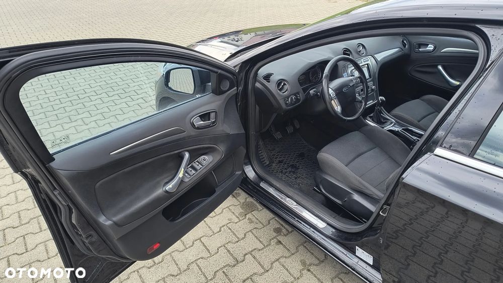 Ford Mondeo 2.0 Trend - 12