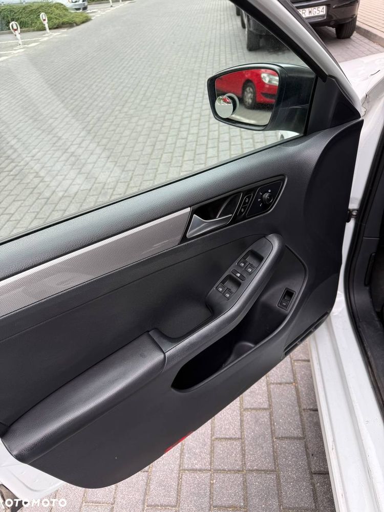 Volkswagen Jetta - 6