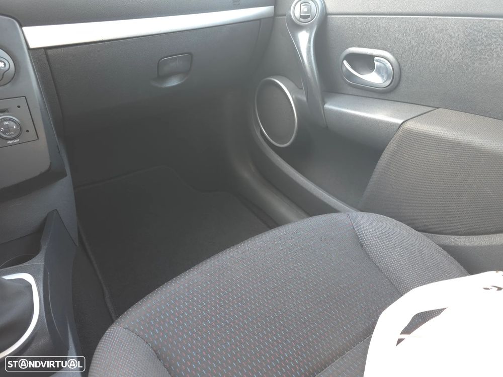 Renault Clio 1.2 16V Confort - 17