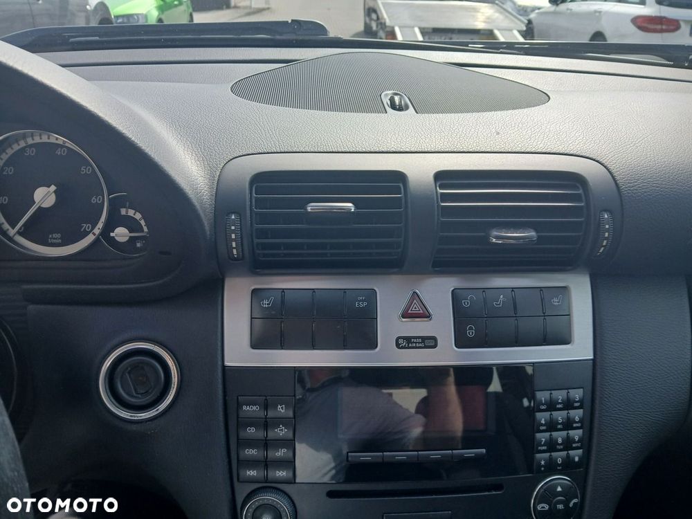 Mercedes-Benz Klasa C 180 Kompressor Automatik Classic Sport Edition - 25