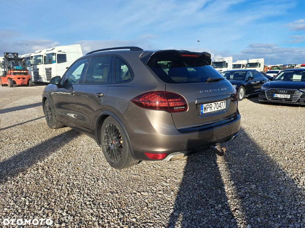 Porsche Cayenne - 4