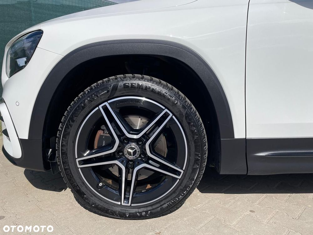 Mercedes-Benz GLB - 16