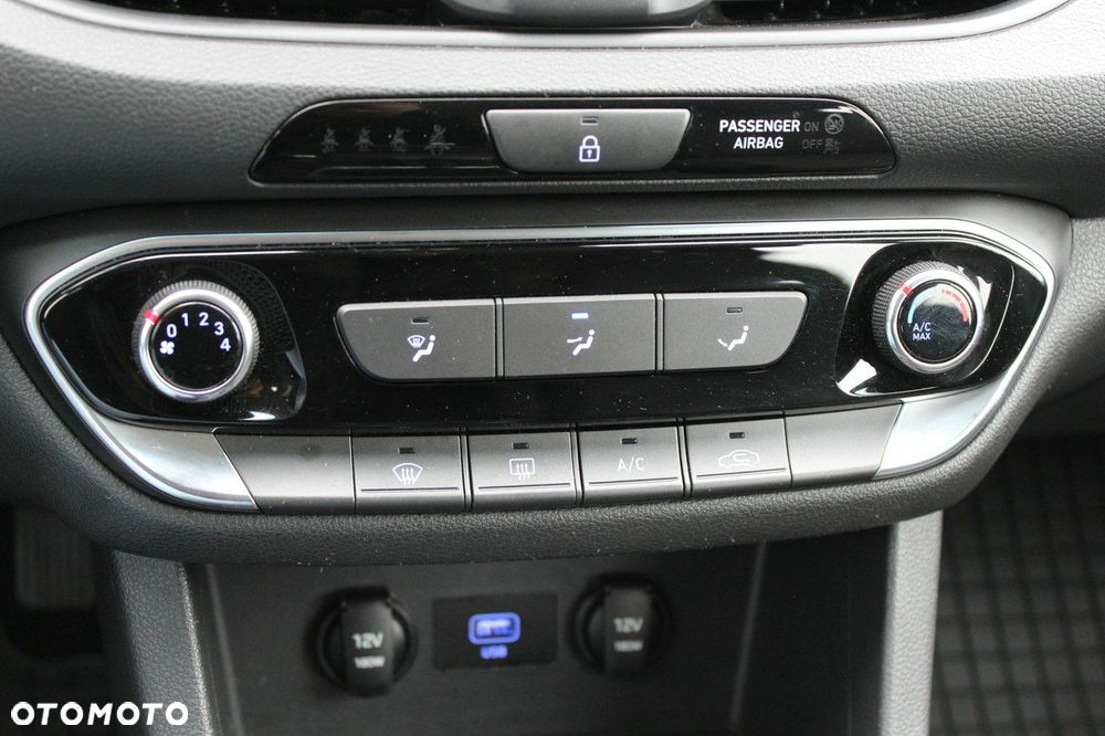 Hyundai i30 1.5 DPI Classic + - 18