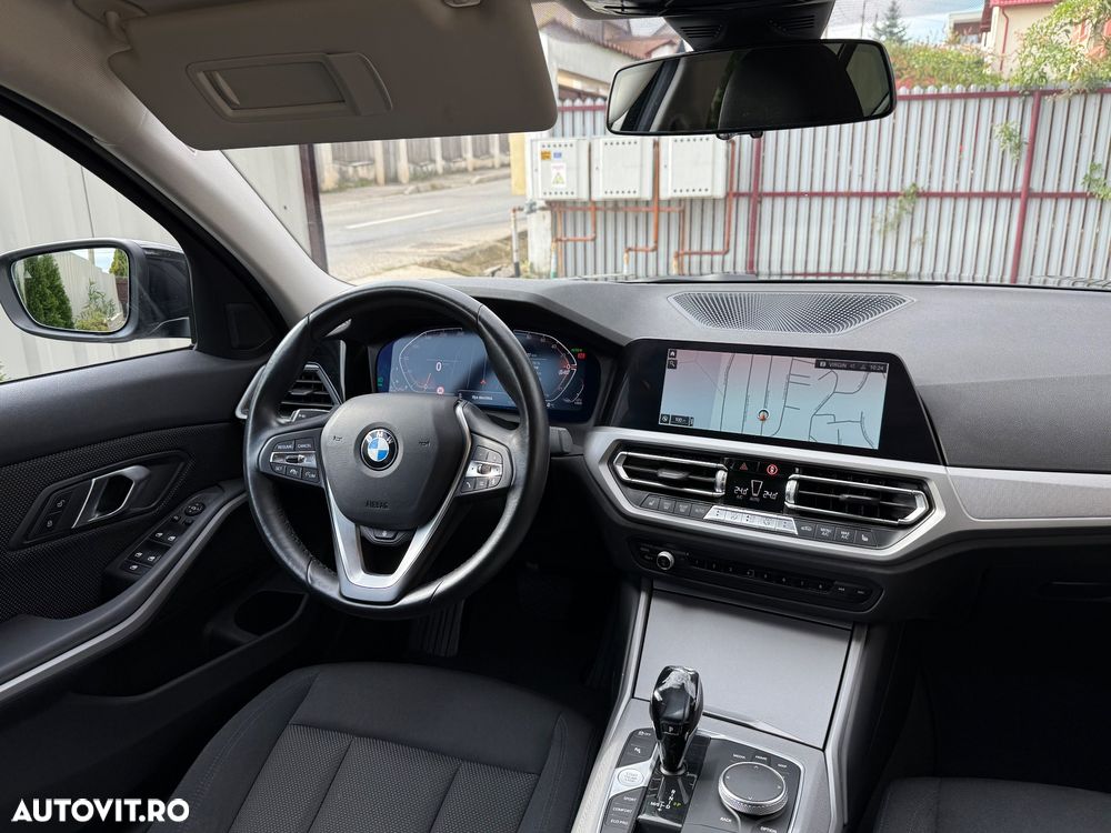 BMW Seria 3 320d xDrive AT MHEV - 12