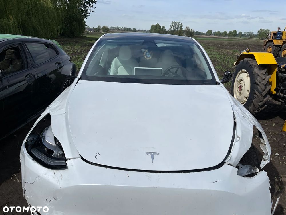 Tesla Model Y Long Range Dual Motor AWD - 28