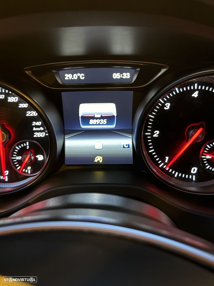 Mercedes-Benz CLA 180 d Shooting Brake AMG Line - 7