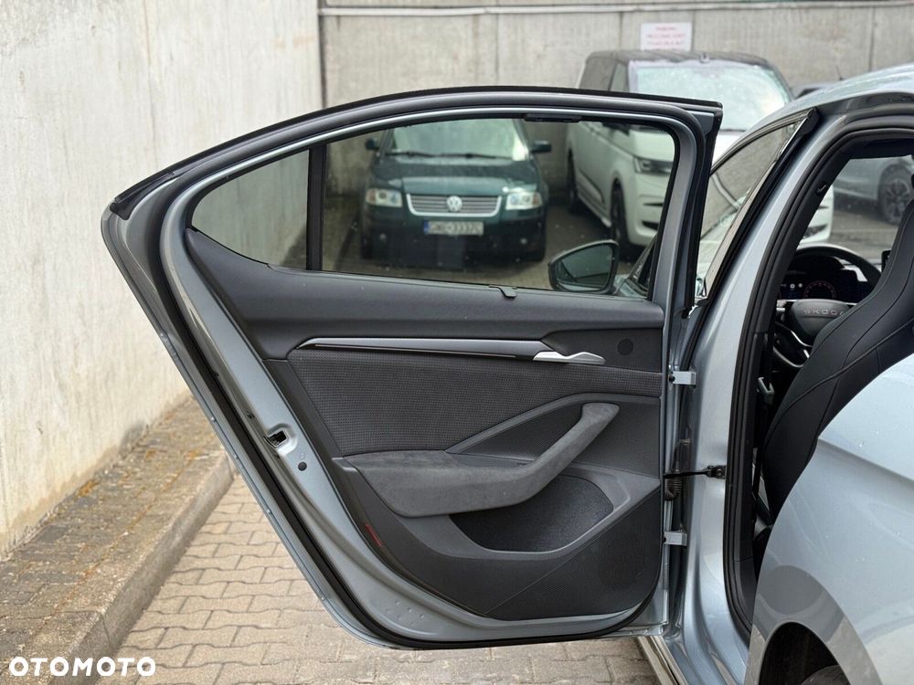 Skoda Superb 2.0 TDI SCR 4x4 Sportline DSG - 14