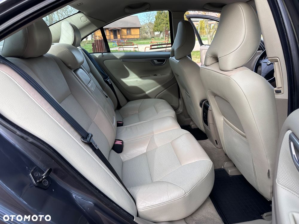 Volvo S60 2.4D Momentum - 21