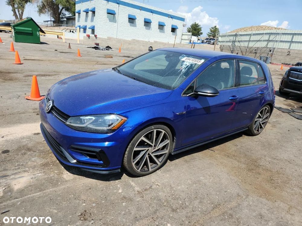 Volkswagen Golf - 2
