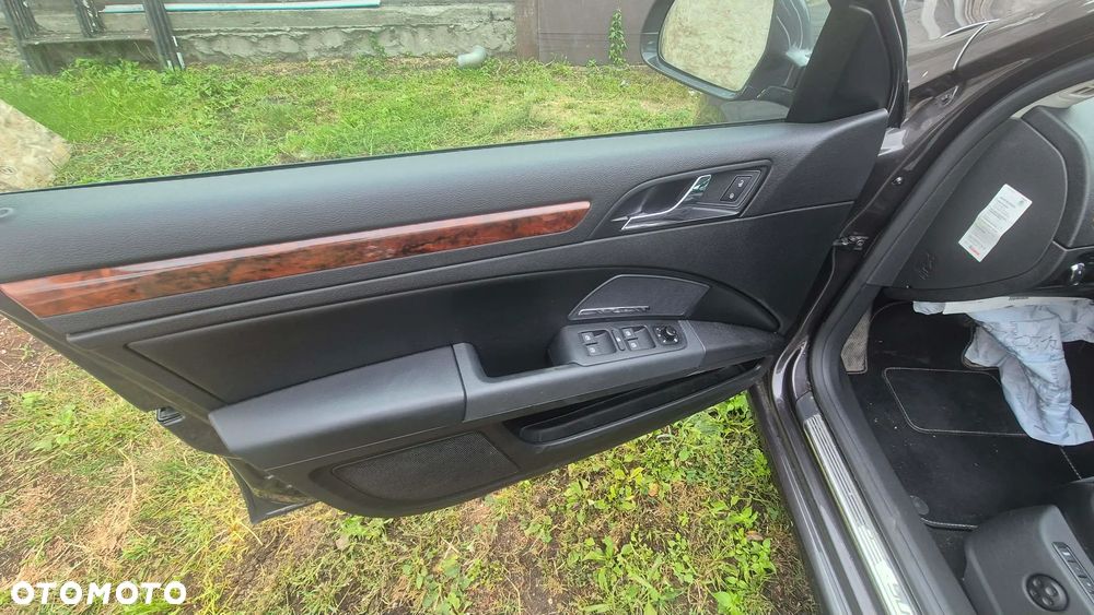 Skoda Superb 2.0 TDI Elegance DSG - 11