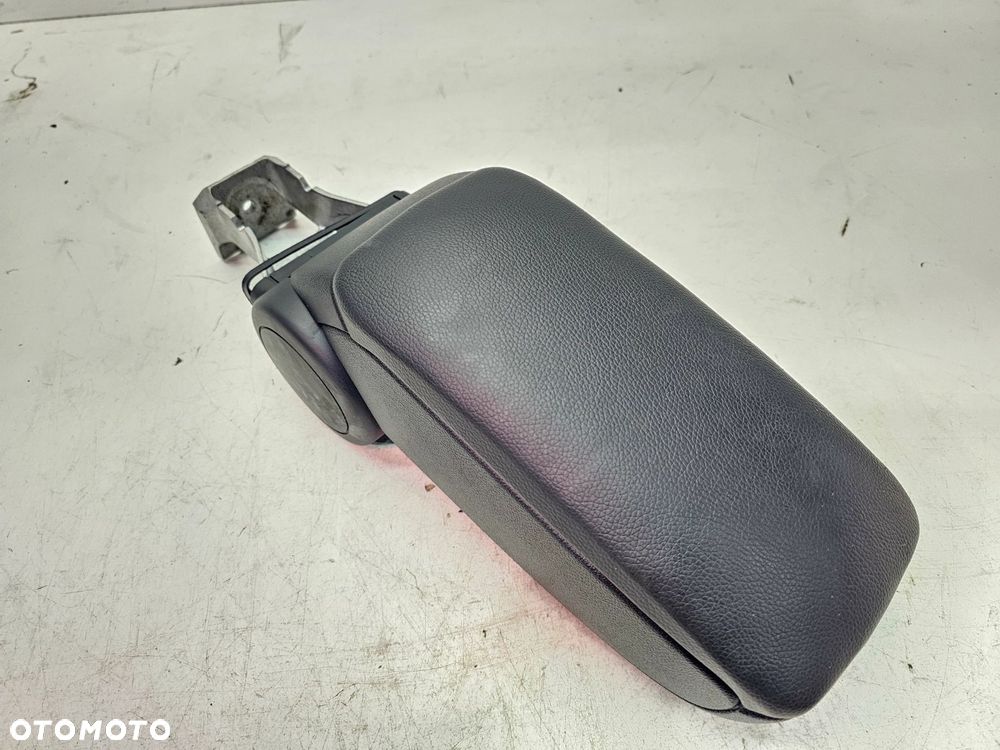 PODŁOKIETNIK PRZÓD REGULOWANY AUDI A3 8P 8P0864207B 6PS SOUL - 2