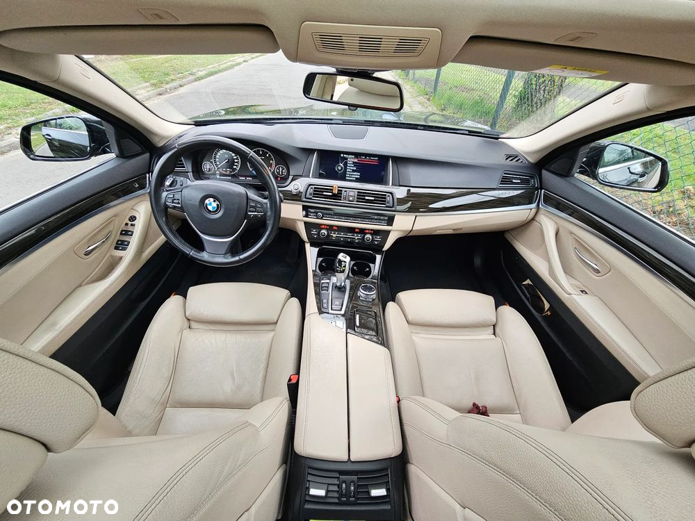 BMW Seria 5 525d xDrive - 15