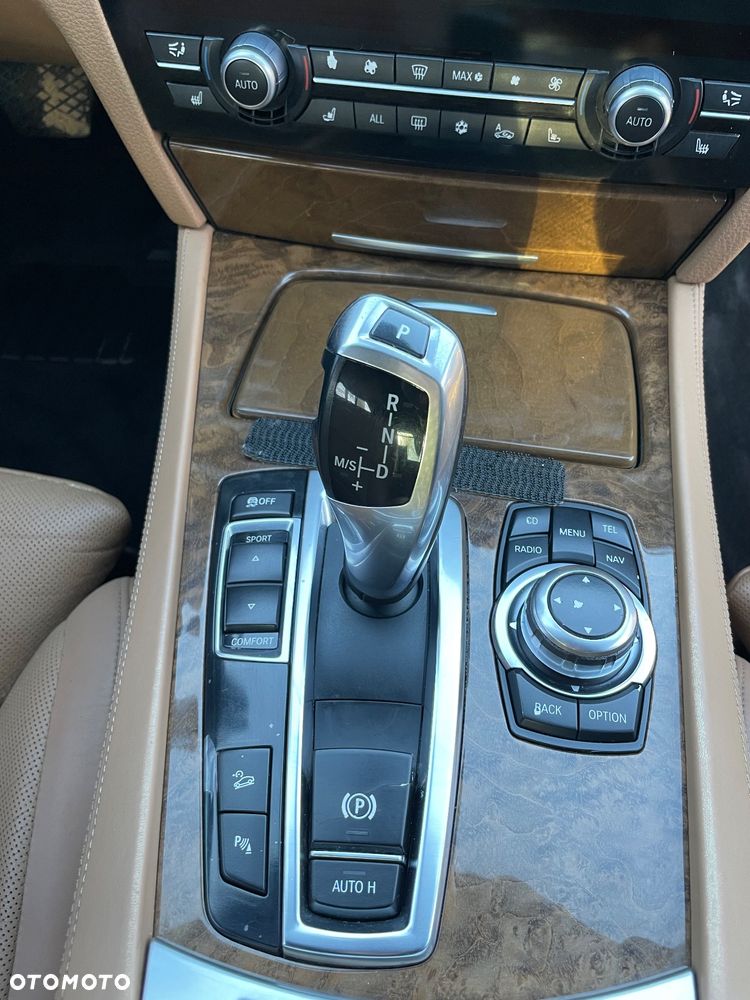 BMW Seria 7 750i L xDrive - 13