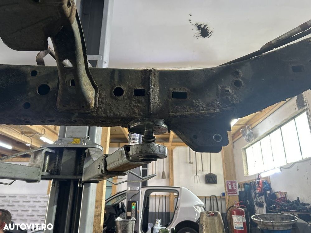 Sasiu Toyota Land Cruiser J12 3.0 D - 4D 2003 2002 - 2010 SUV (1305) - 6