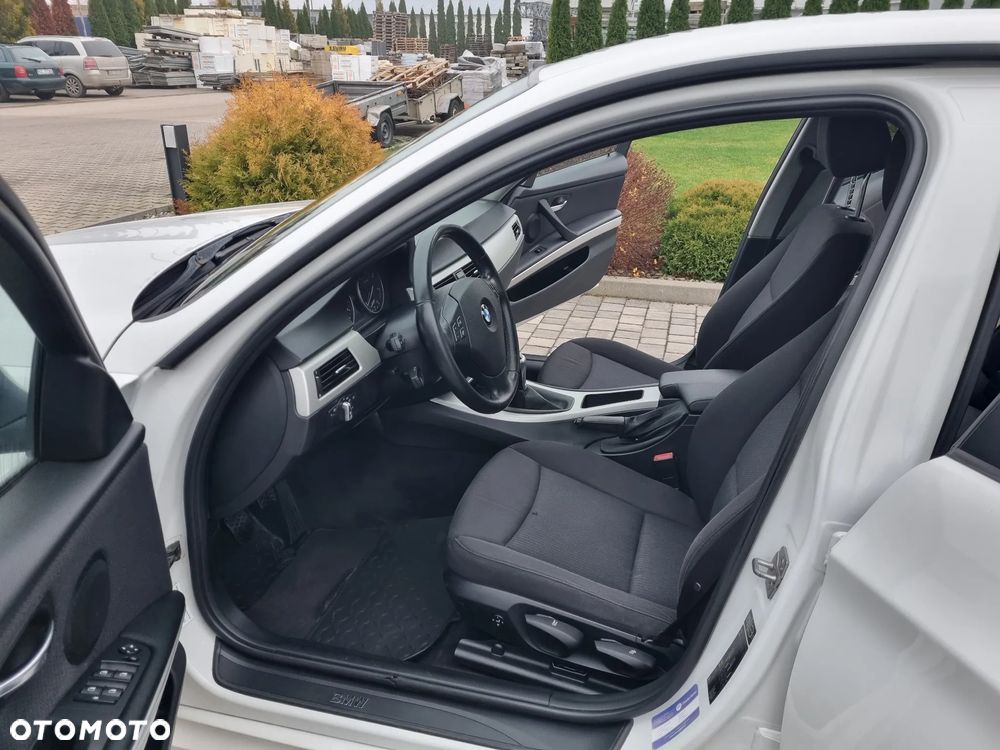 BMW Seria 3 320d xDrive - 12