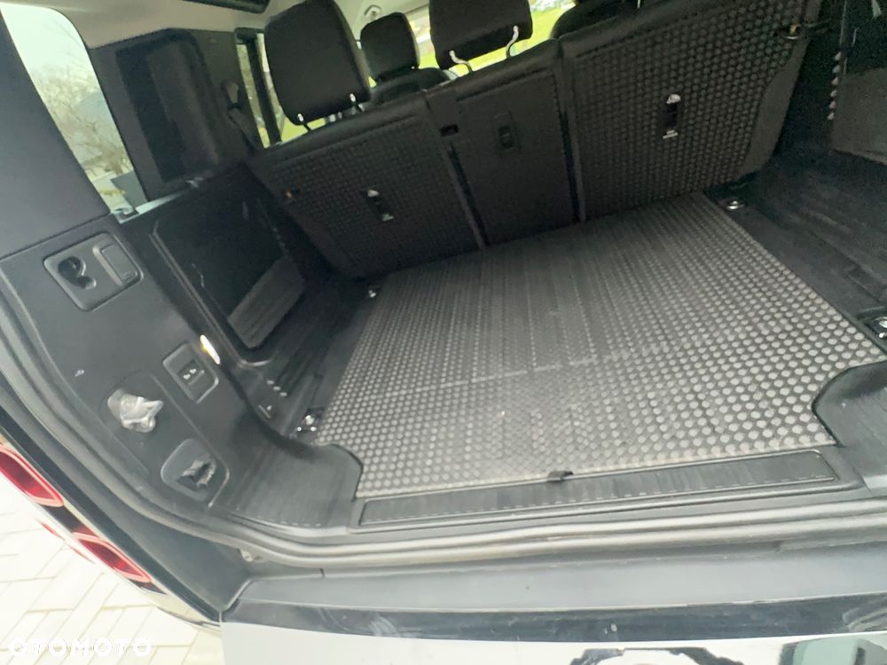 Land Rover Defender 110 D240 S - 36