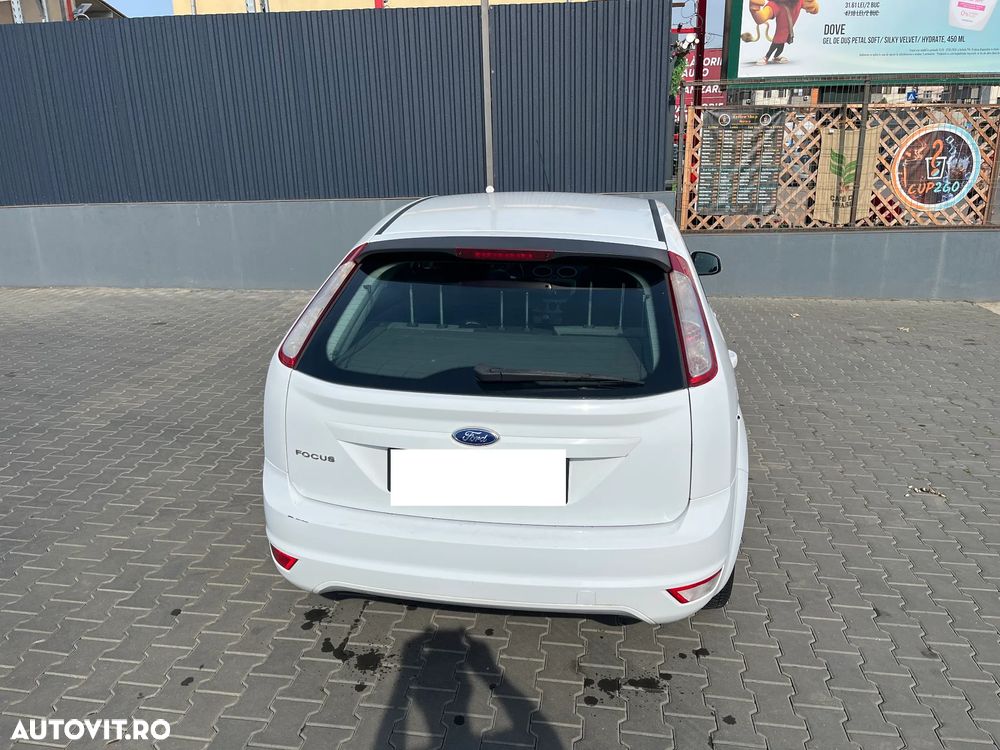 Ford Focus 1.4i Ambiente - 9