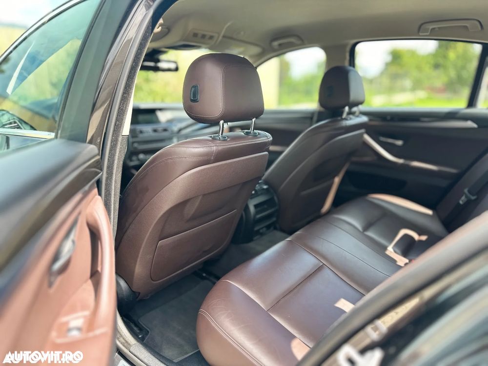 BMW Seria 5 525d xDrive AT - 11