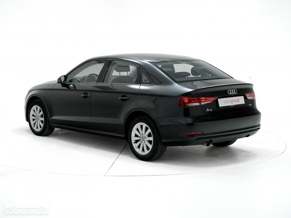 Audi A3 Limousine 1.6 TDI Business Line Attraction - 4