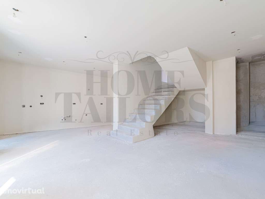 Moradia T3 com 3 Suites, em condomínio fechado no Monte Estoril - Grande imagem: 2/18