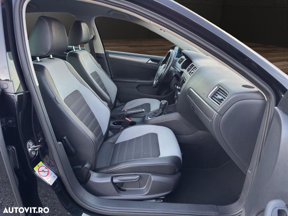 Volkswagen Jetta - 11