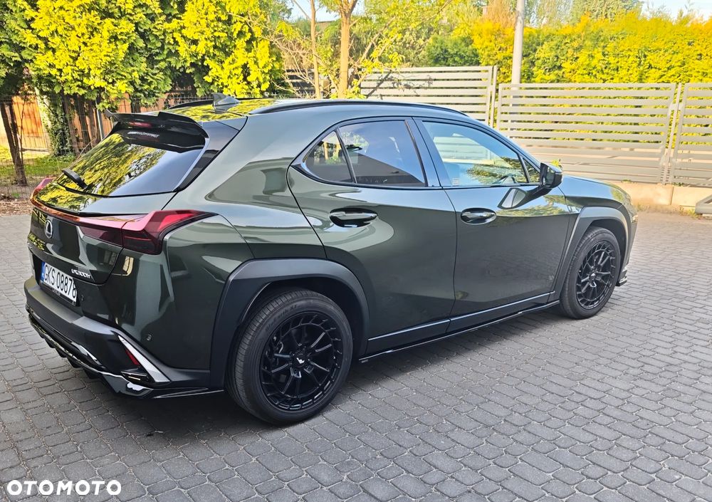 Lexus UX 300h F Sport Design - 3
