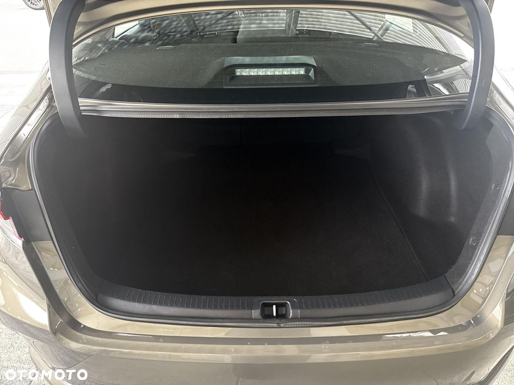 Toyota Corolla 1.8 Hybrid Comfort - 13