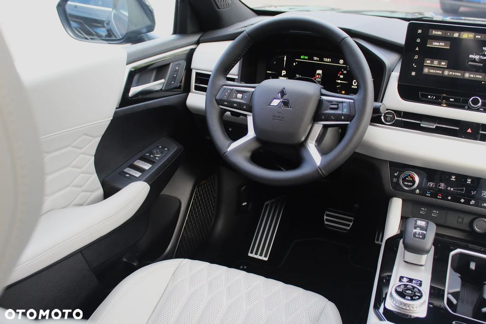 Mitsubishi Outlander - 15
