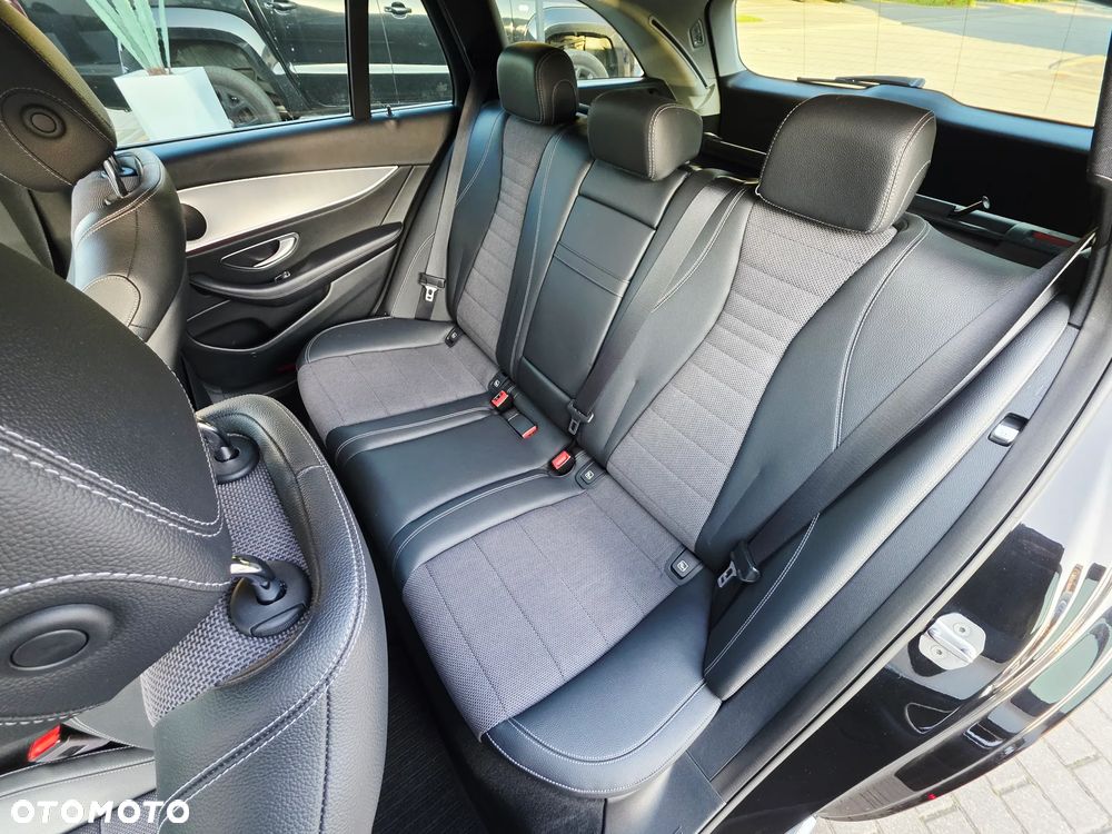 Mercedes-Benz Klasa E 220 d 9G-TRONIC AMG Line - 3