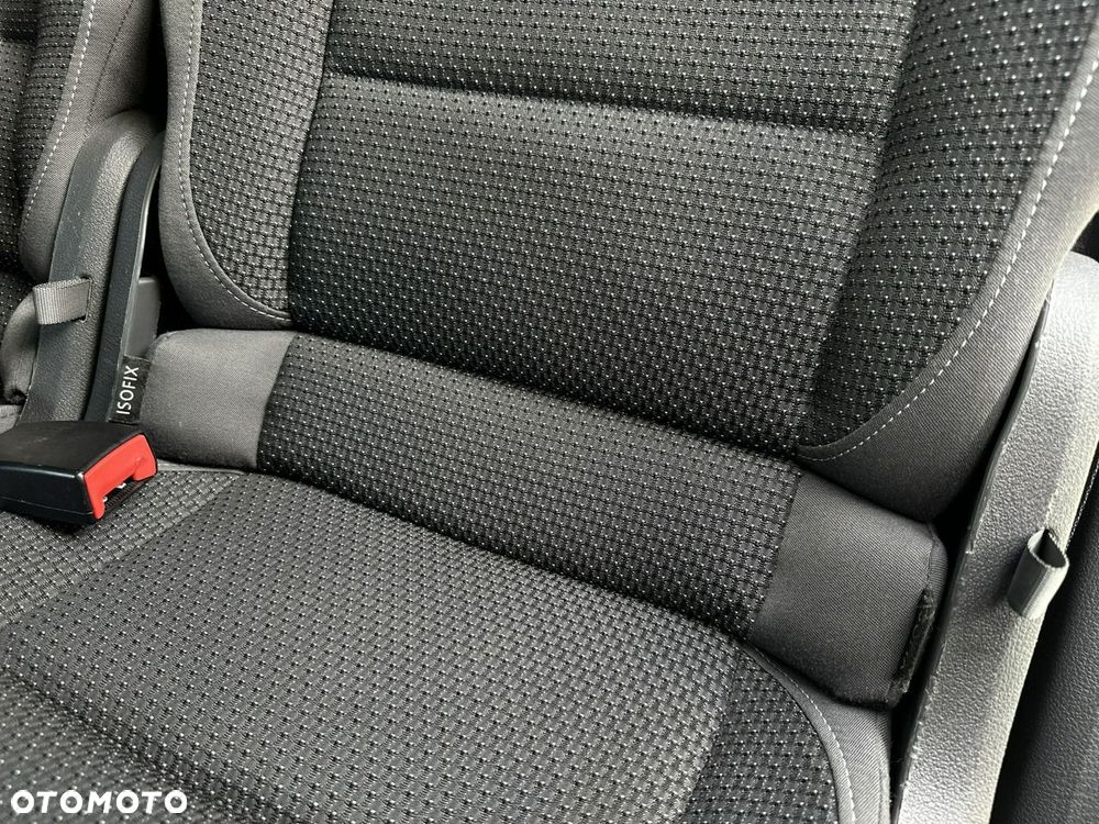 Volkswagen Touran - 36