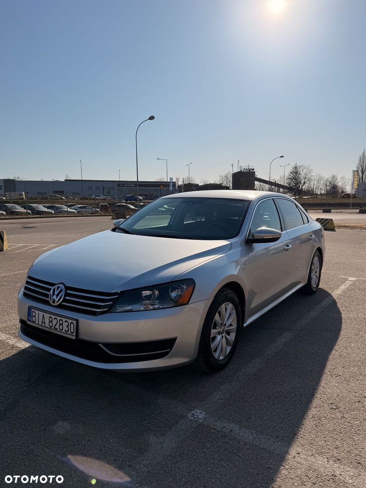 Volkswagen Passat - 1