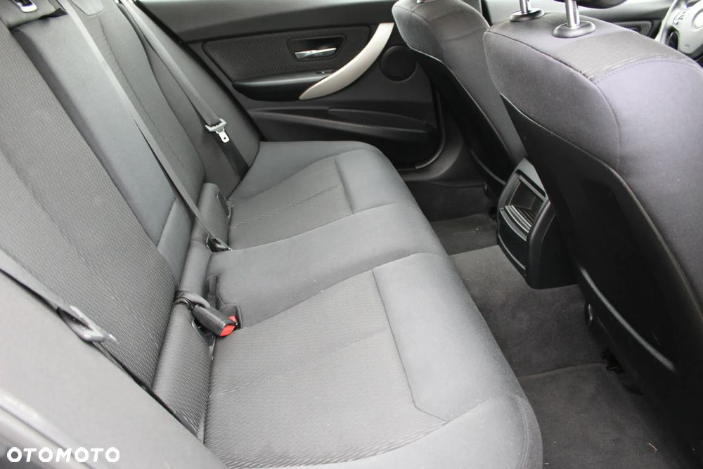 BMW Seria 3 318d Blue Performance - 9