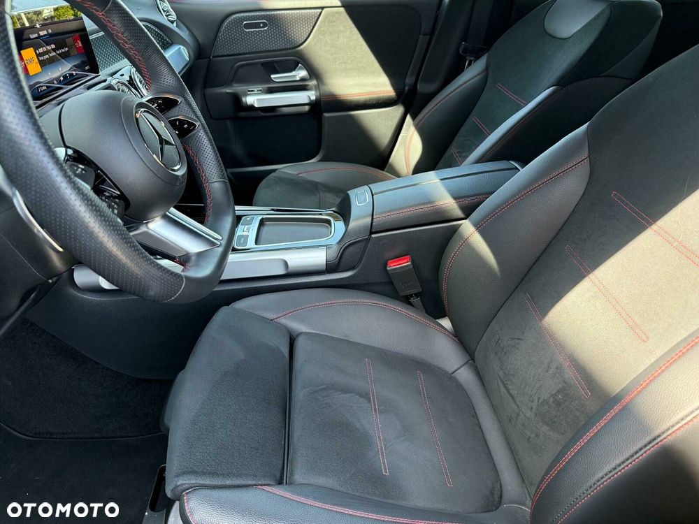 Mercedes-Benz GLB 200 d 4-Matic AMG Line 8G-DCT - 11