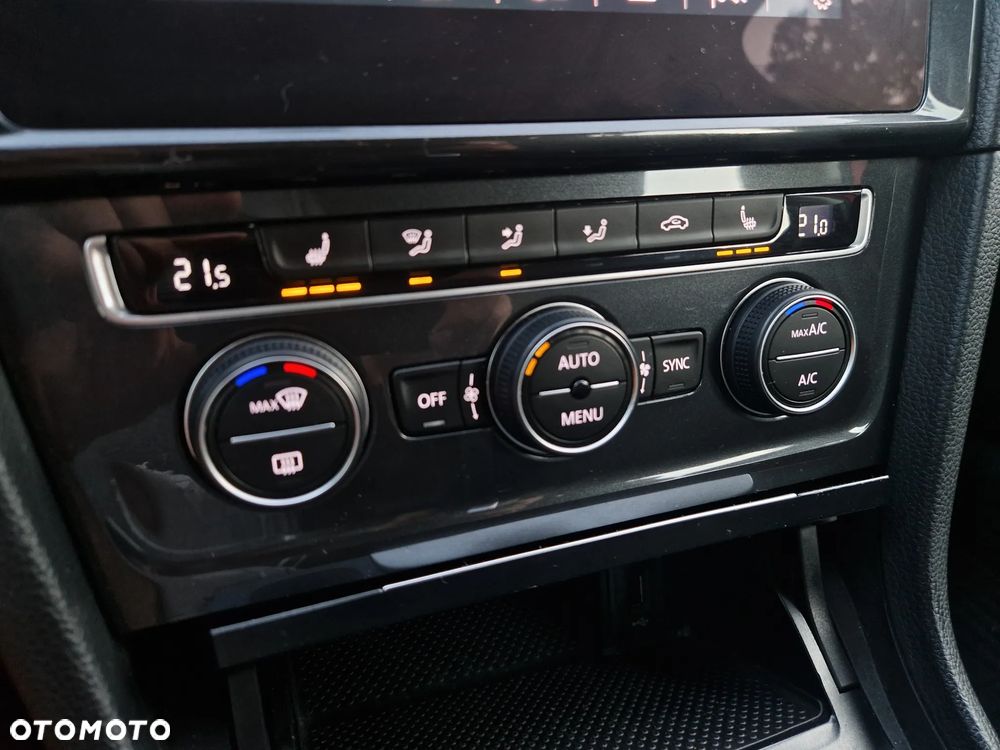 Volkswagen Golf - 25