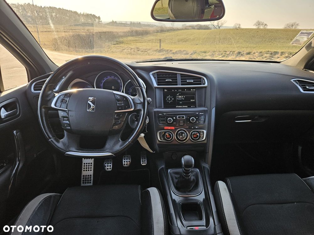 Citroën DS4 e-HDi 110 SoChic - 30