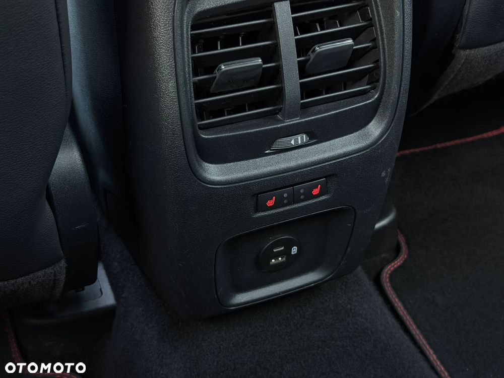 Ford Kuga 2.5 Duratec FHEV 4x4 ST-LINE X - 32