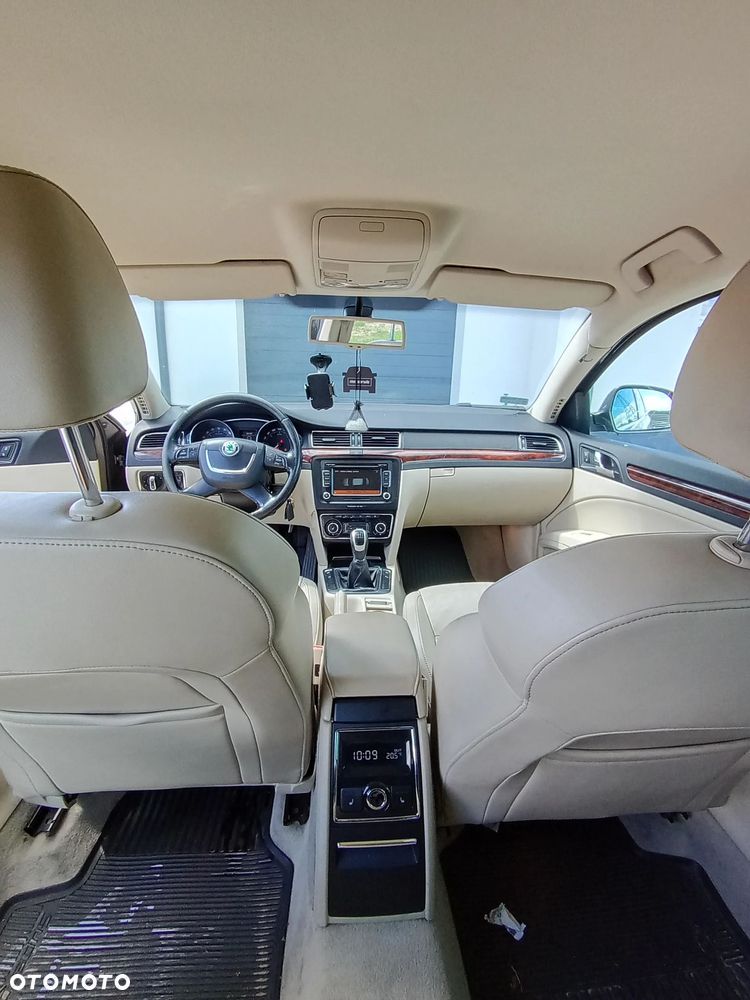 Skoda Superb 2.0 TDI Elegance - 9