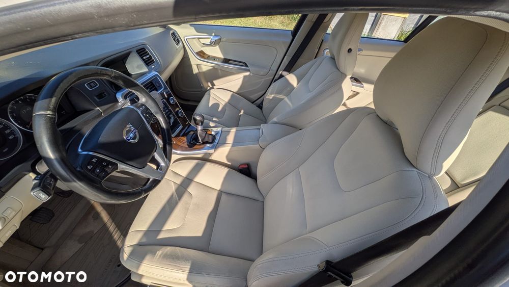 Volvo V60 T3 Momentum - 9