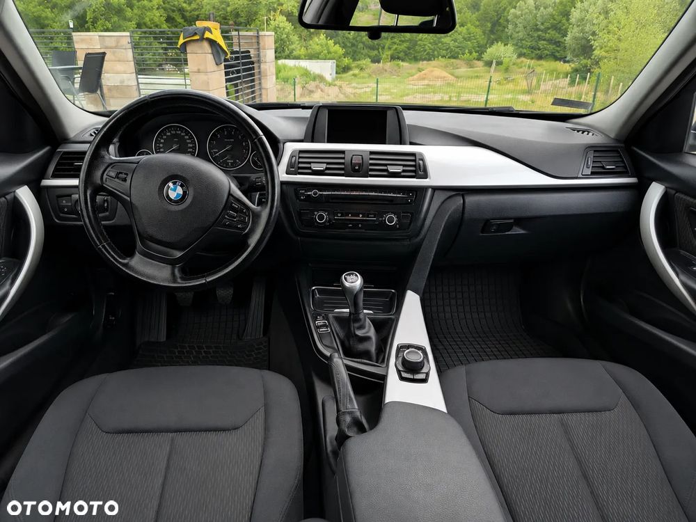 BMW Seria 3 320i Luxury Line - 6