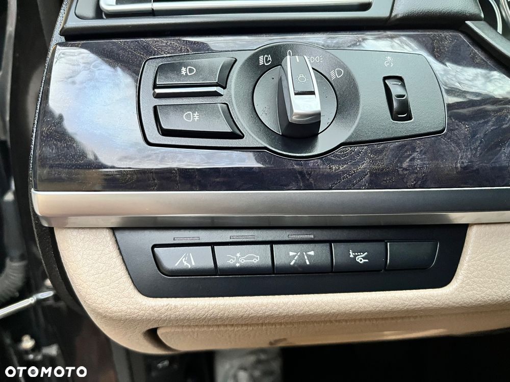 BMW Seria 7 750i - 38