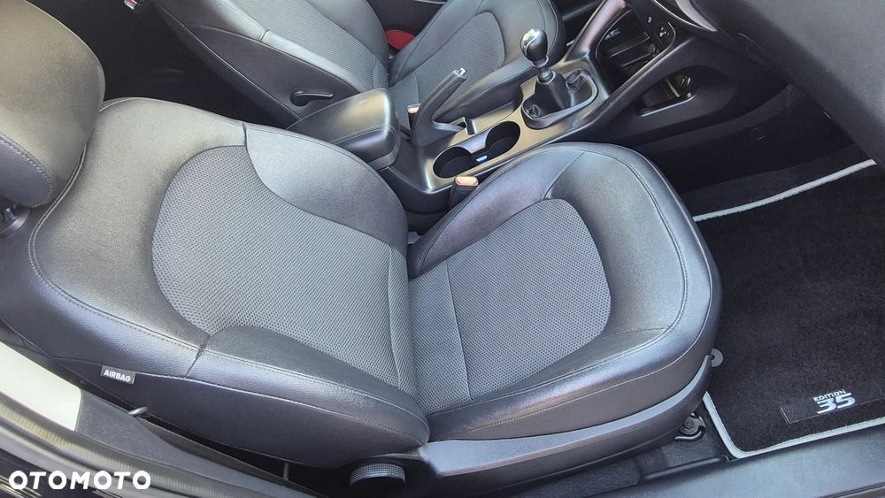 Hyundai ix35 1.7 CRDi 2WD Fifa World Cup Edition - 21