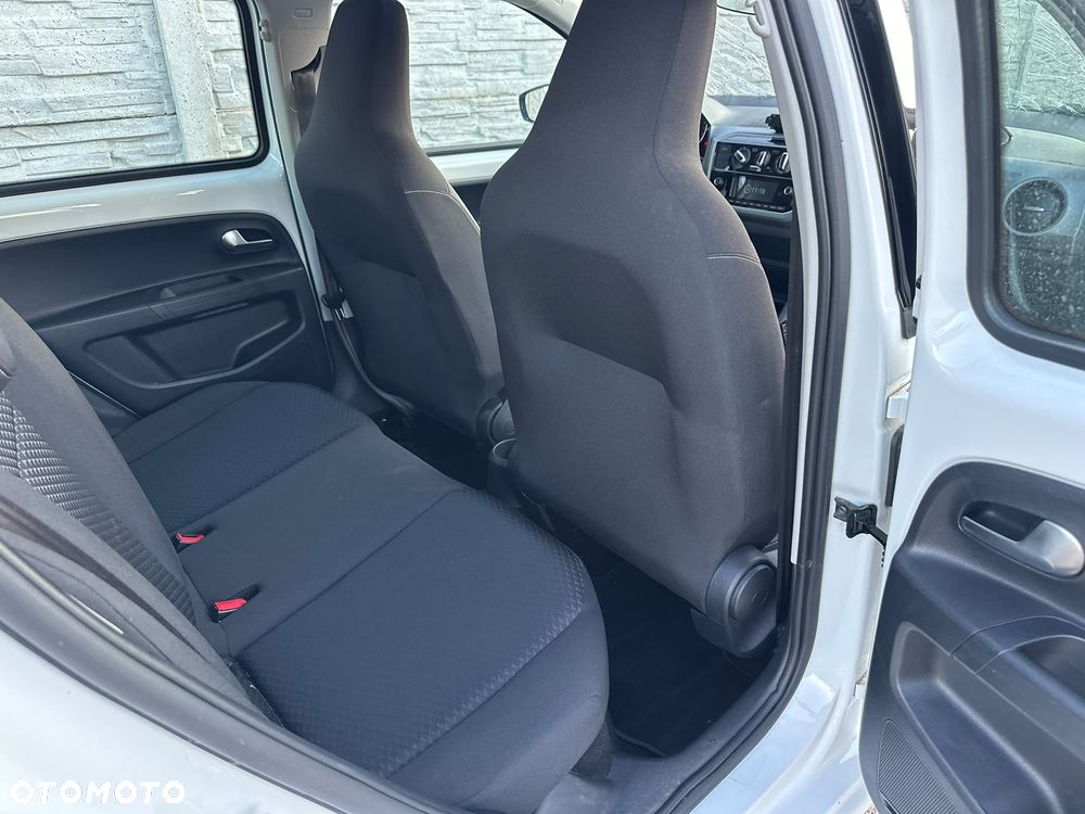 Volkswagen up! Active - 13