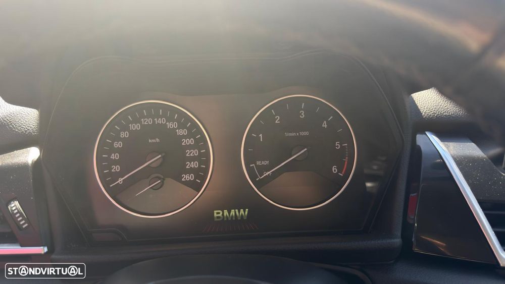 BMW 218 Active Tourer d Line Sport - 32