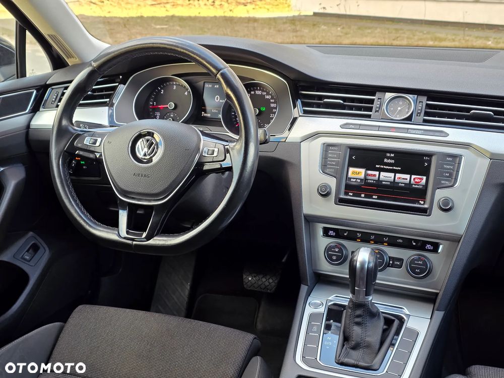 Volkswagen Passat - 19