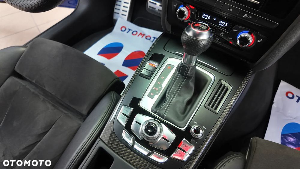 Audi RS4 Avant Standard - 38