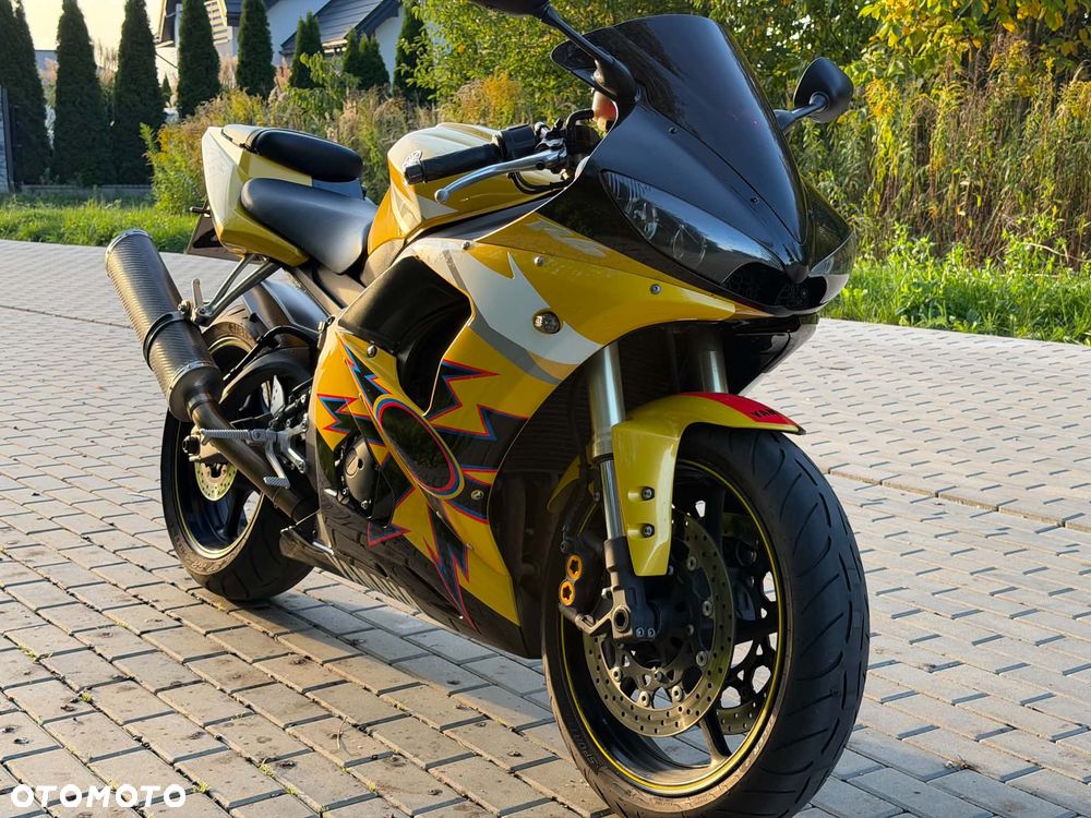 Yamaha R6 - 1