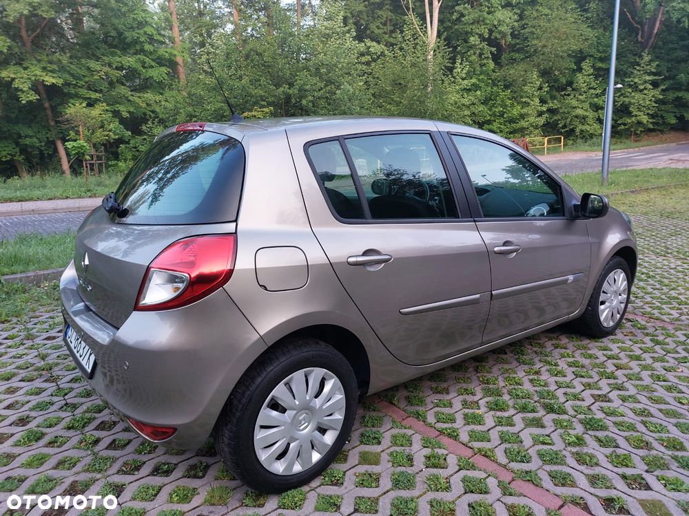 Renault Clio 1.2 16V Alize - 8